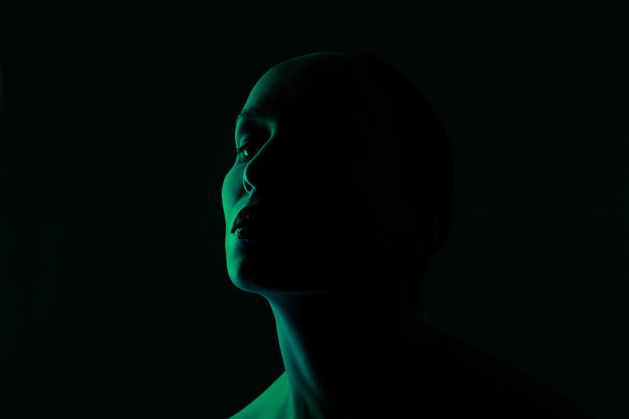 Tranexamic Acid vs Niacinamide 2026 – Which Fades Dark Spots Faster?