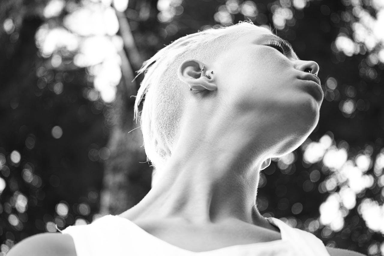 🌿 Dark Neck During Pregnancy? Causes, Myths & Safe Remedies